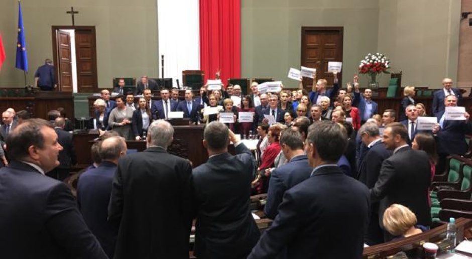 Marszałek Sejmu wykluczył z obrad posła PO Michała Szczerbę i ogłosił przerwę 