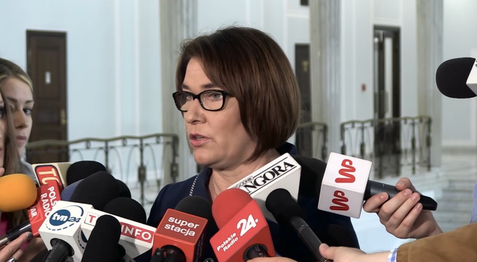 Sejm: Beata Mazurek ostrzega przed protestującymi pod biurami PiS
