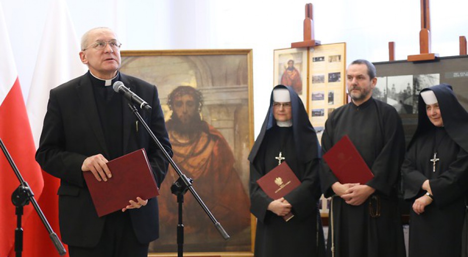 Senat. Siostry z Krakowa zaprezentowały zdjęcia o św. Bracie Albercie