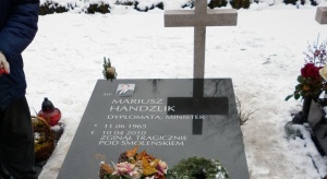 Ekshumacje: W grobie Handzlika pochowano Nurowskiego