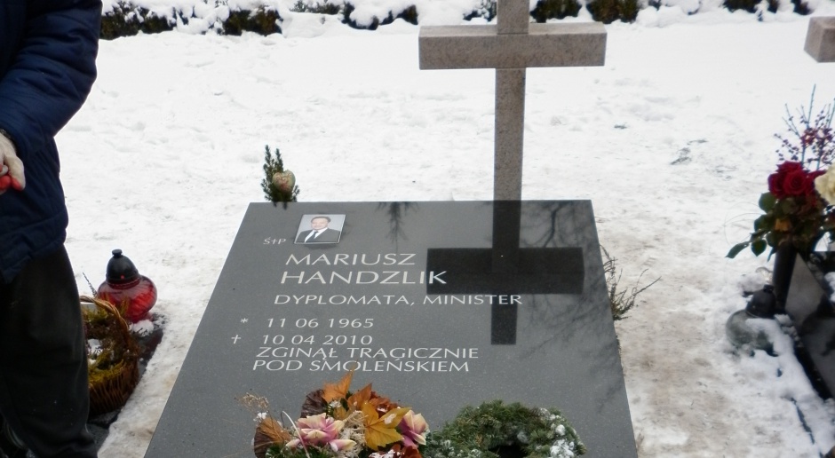 Nieoficjalnie: Wstępne wyniki badań wskazują, że w grobie Handzlika pochowano Nurowskiego