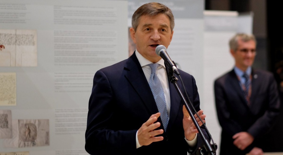 Kuchciński: Apeluję do posłów zajmujących salę plenarną, by opuścili Sejm 