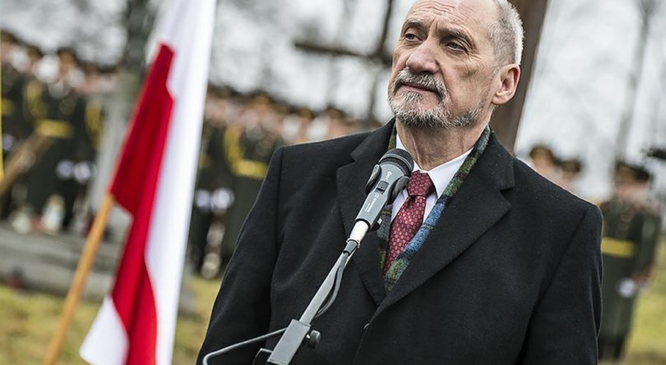 Macierewicz: Dwa śmigłowce do testów trafią do polskiej armii