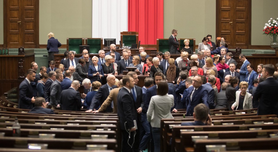 Sondaż na temat kadencji. Polacy chcą dwóch w Sejmie