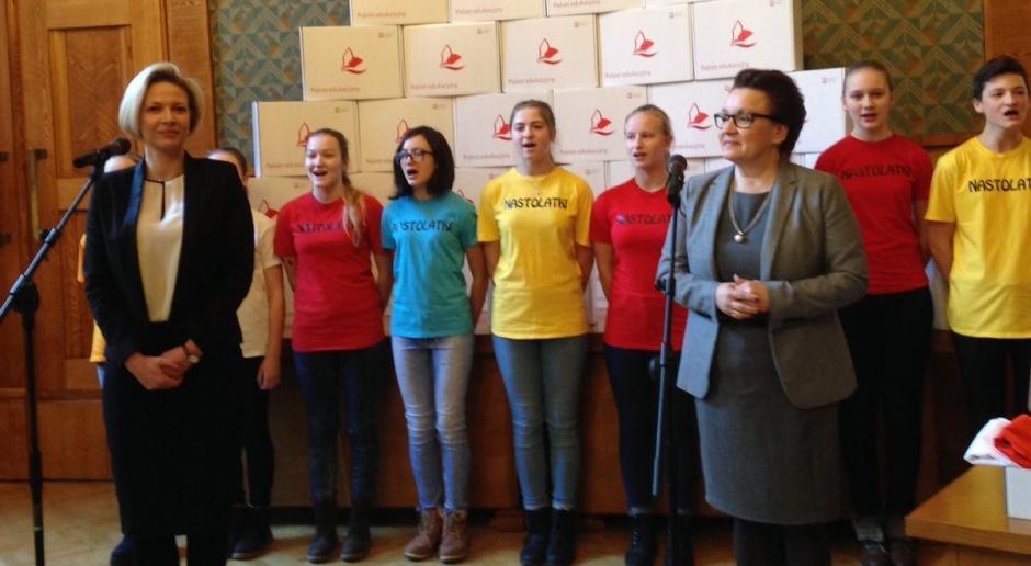 Pierwszy pakiet patriotyczny trafi do polskich szkół za granicą