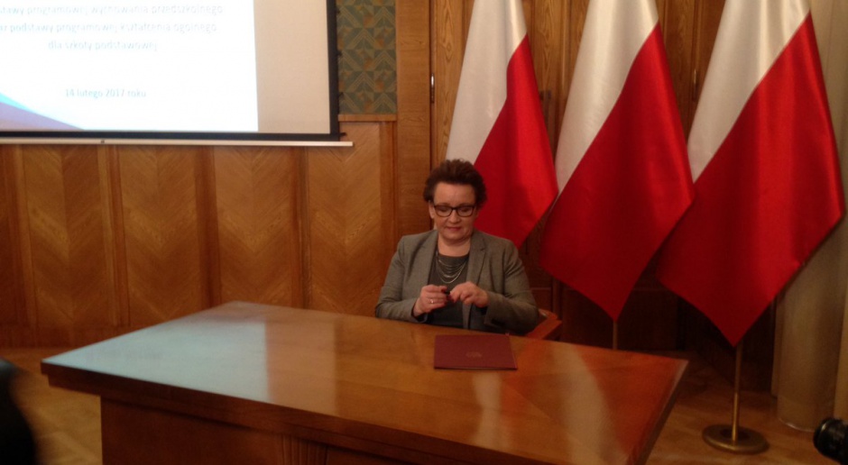 Reforma oświaty, Anna Zalewska: Nowe podstawy programowe szanują przeszłość i historię