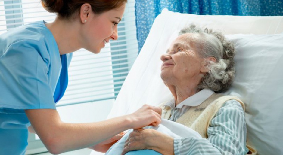 Tysiące pielęgniarek na emeryturę. Nie będzie miał ich kto zastąpić