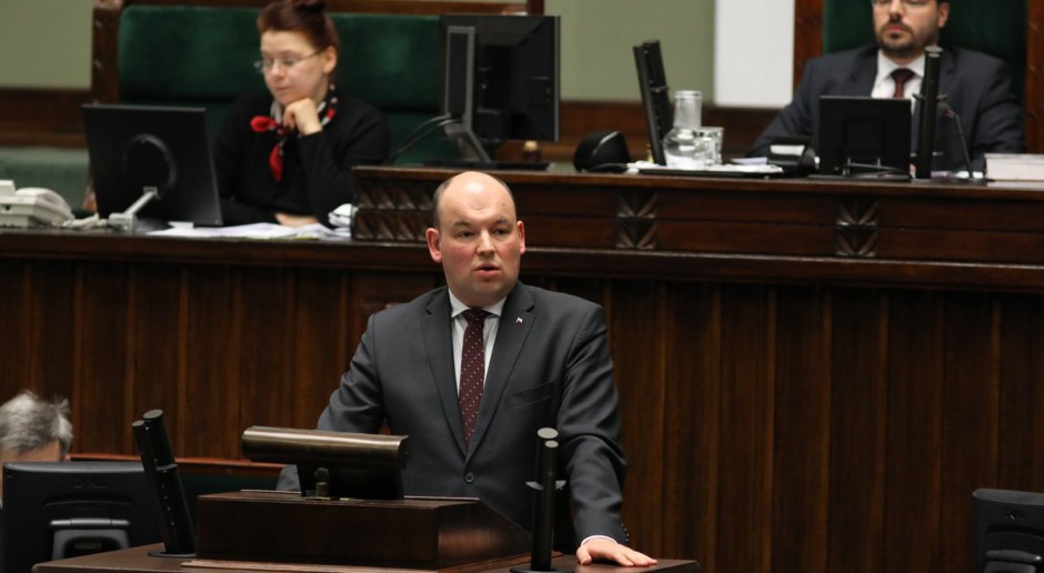 Sejm: PiS za projektem zmian w służbie zagranicznej; opozycja chce jego odrzucenia