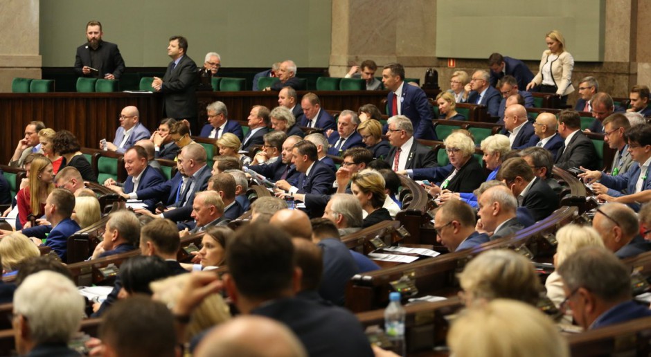 Sejm uchwalił ustawę, która ma realizować program &quot;Za życiem&quot;