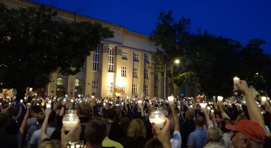 Policja usunęła protestujących spod Sejmu