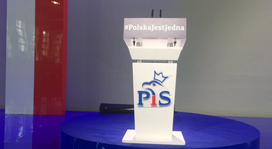 Warszawa. Pod siedzibę PiS zmierza demonstracja. Policja odgradza teren