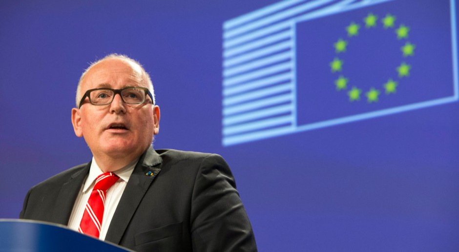 Timmermans powinien patrzeć na UE, nie na Polskę? Wiceminister krytykuje komisarza 