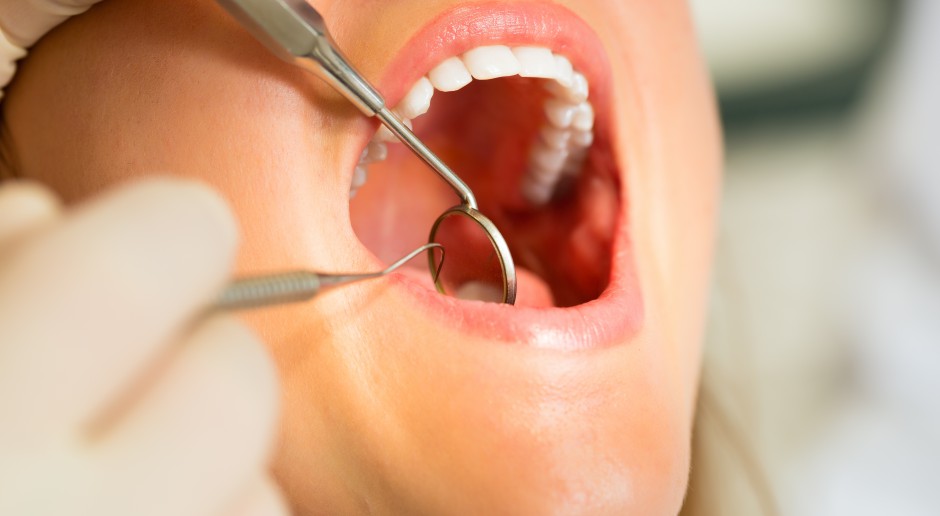 Gabinety dentystyczne w szkołach dają efekty