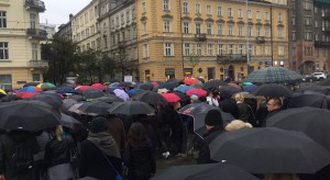 "Czarny wtorek". W całej Polsce manifestacje w obronie praw kobiet