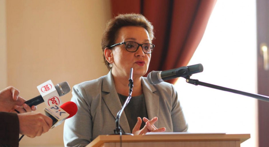 Reforma edukacji, Anna Zalewska: Jest problem z samorządowcami w dużych miastach