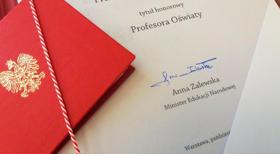 MEN przyznało tytuły honorowych profesorów oświaty