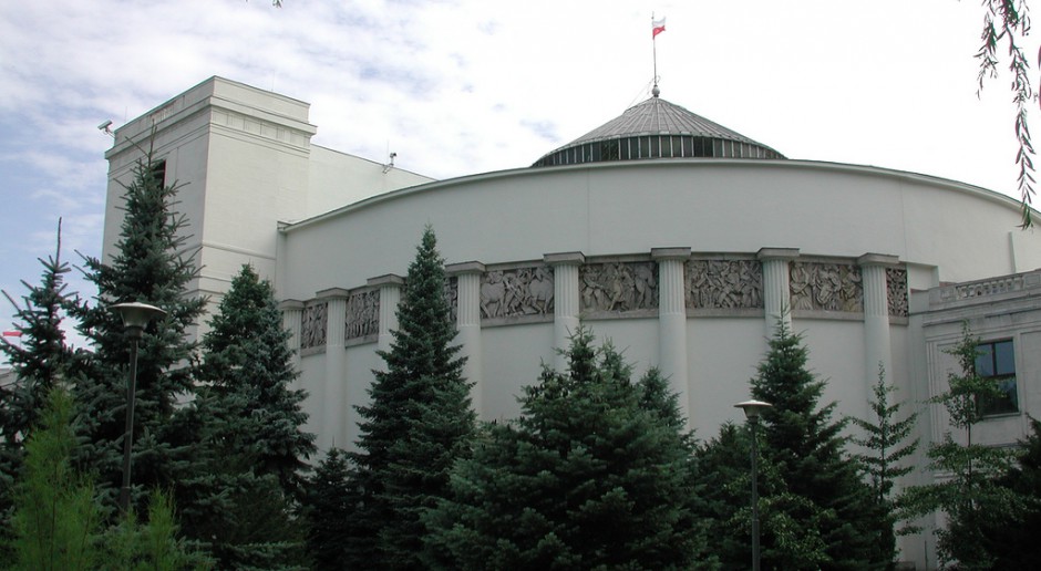 Wiceminister Sellin rozważa &quot;za i przeciw&quot; w sprawie ogrodzenia Sejmu