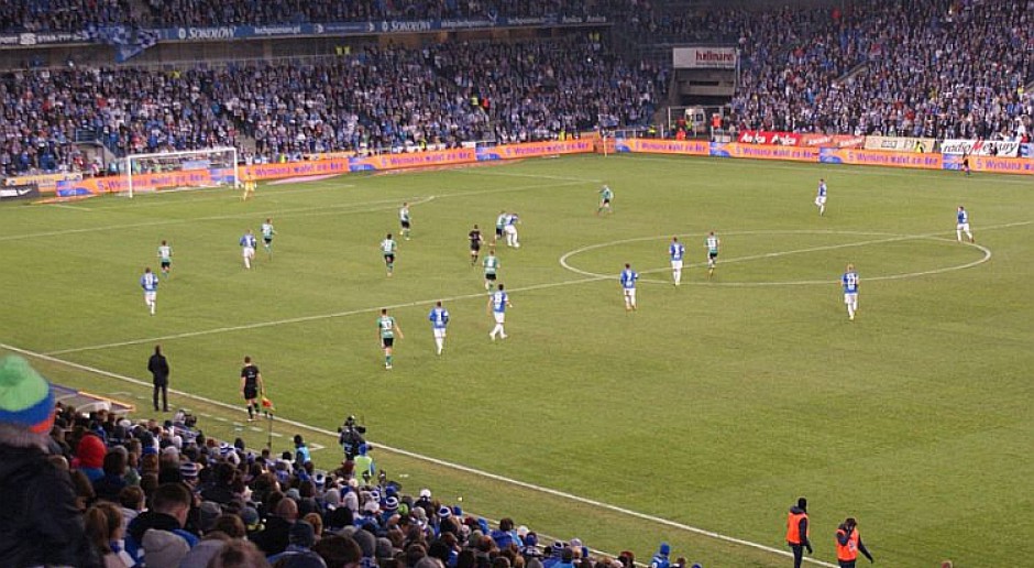 MSWiA chce wprowadzić na stadionach piłki nożnej sektory z miejscami stojącymi