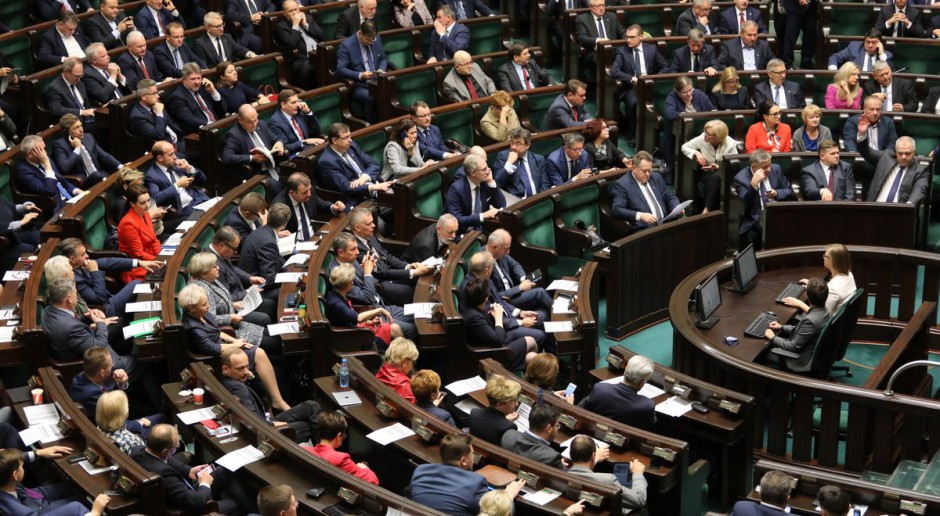 Sejm odrzucił wniosek PO o informację rządu nt. powiązań szefa MON