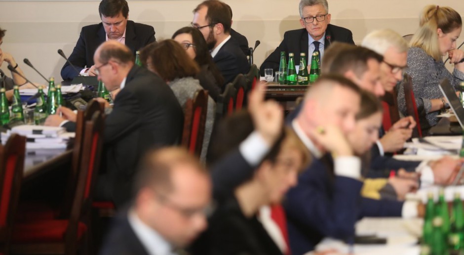 Sejmowa komisja przyjęła główną poprawkę PiS ws. wyboru sędziów do KRS 
