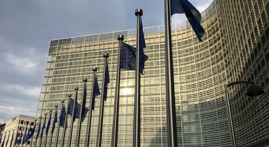 Komisja Europejska przeanalizuje kwestię praworządności w Polsce 