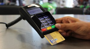MON nadużywa kart kredytowych? Ministerstwo broni się danymi