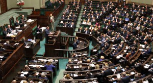 Ustawa degradacyjna przyjęta przez Sejm. PiS: Precz z komuną. Opozycja: To nekrofilia polityczna
