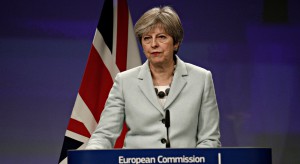 Brytyjska premier otworzyła drogę do opóźnienia brexitu