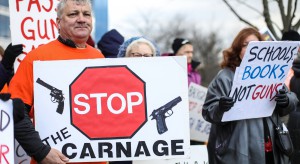 USA: broń znów tematem protestów
