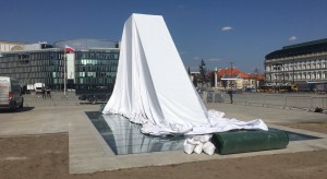 Stasiak: Pomnik smoleński nie powinien być wykorzystywany do partyjnych zagrywek