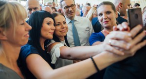 Sondaż: poparcie dla PiS znowu rośnie, Nowoczesna poza Sejmem
