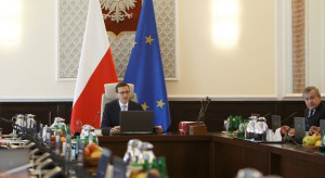Rząd sporo stracił w oczach Polaków, prezydent nieco mniej