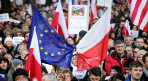 Demonstracja w obronie sądów zebrała się przed Sejmem
