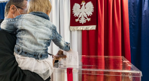 Sondaż: PiS niezagrożone na czele; Polska 2050 daleko przed KO