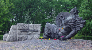 Marszałek Senatu i prezydent Warszawy złożyli kwiaty pod pomnikiem "Polegli Niepokonani"