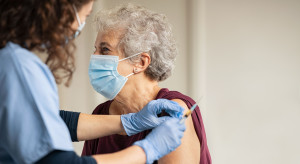 Zapisy na szczepienia przeciw COVID-19 są już dostępne dla najstarszych seniorów